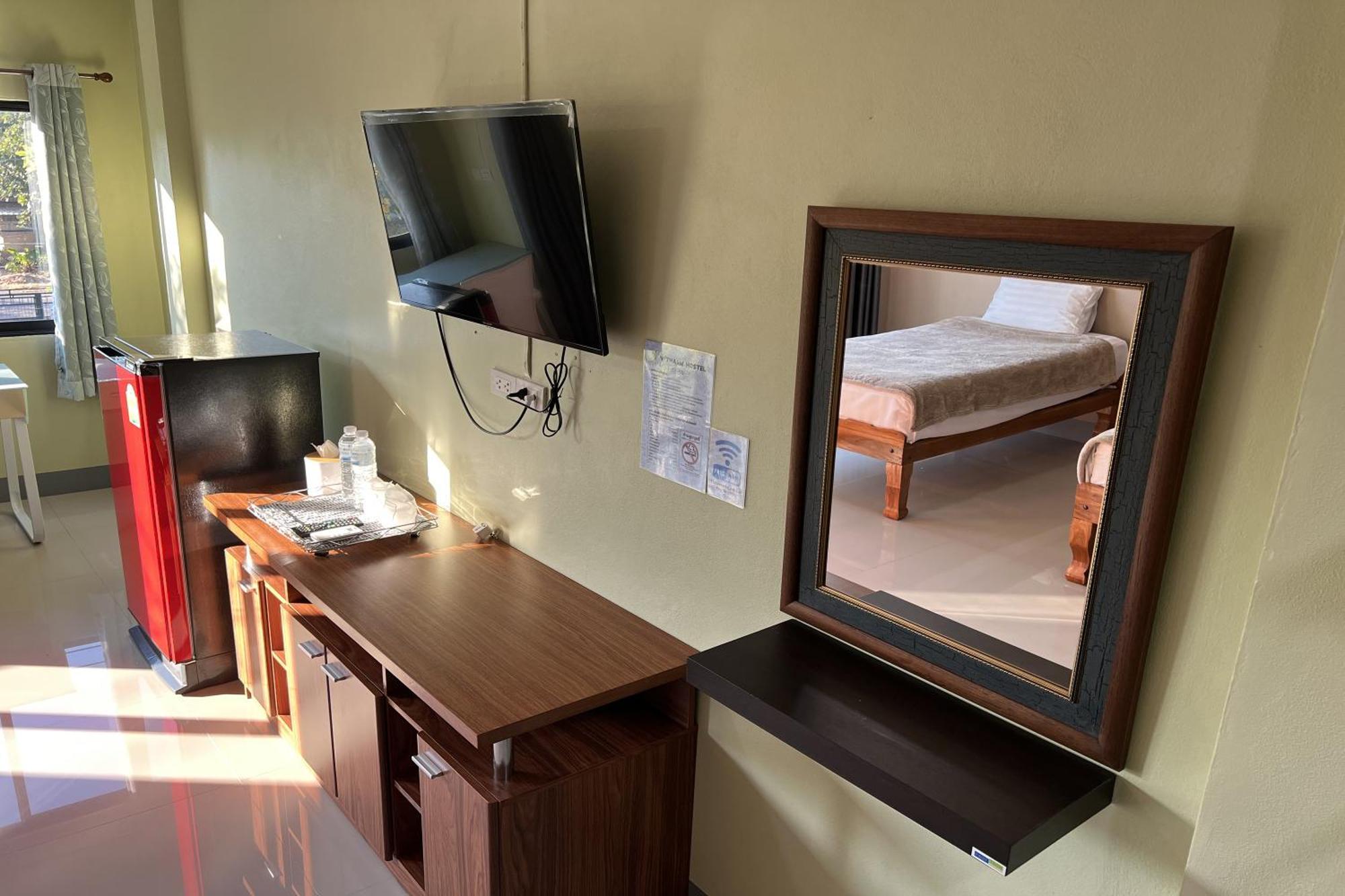 V Tharm Hotel Удонтхані Екстер'єр фото