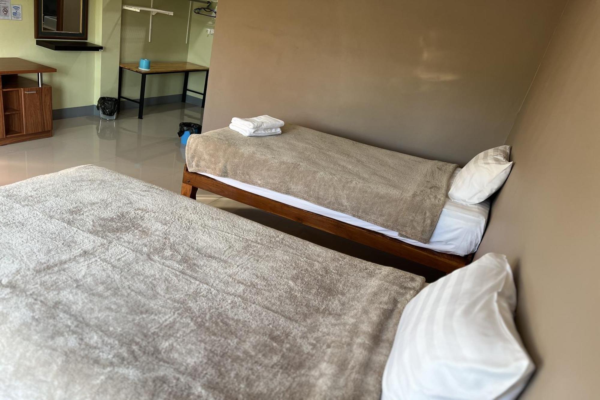 V Tharm Hotel Удонтхані Екстер'єр фото