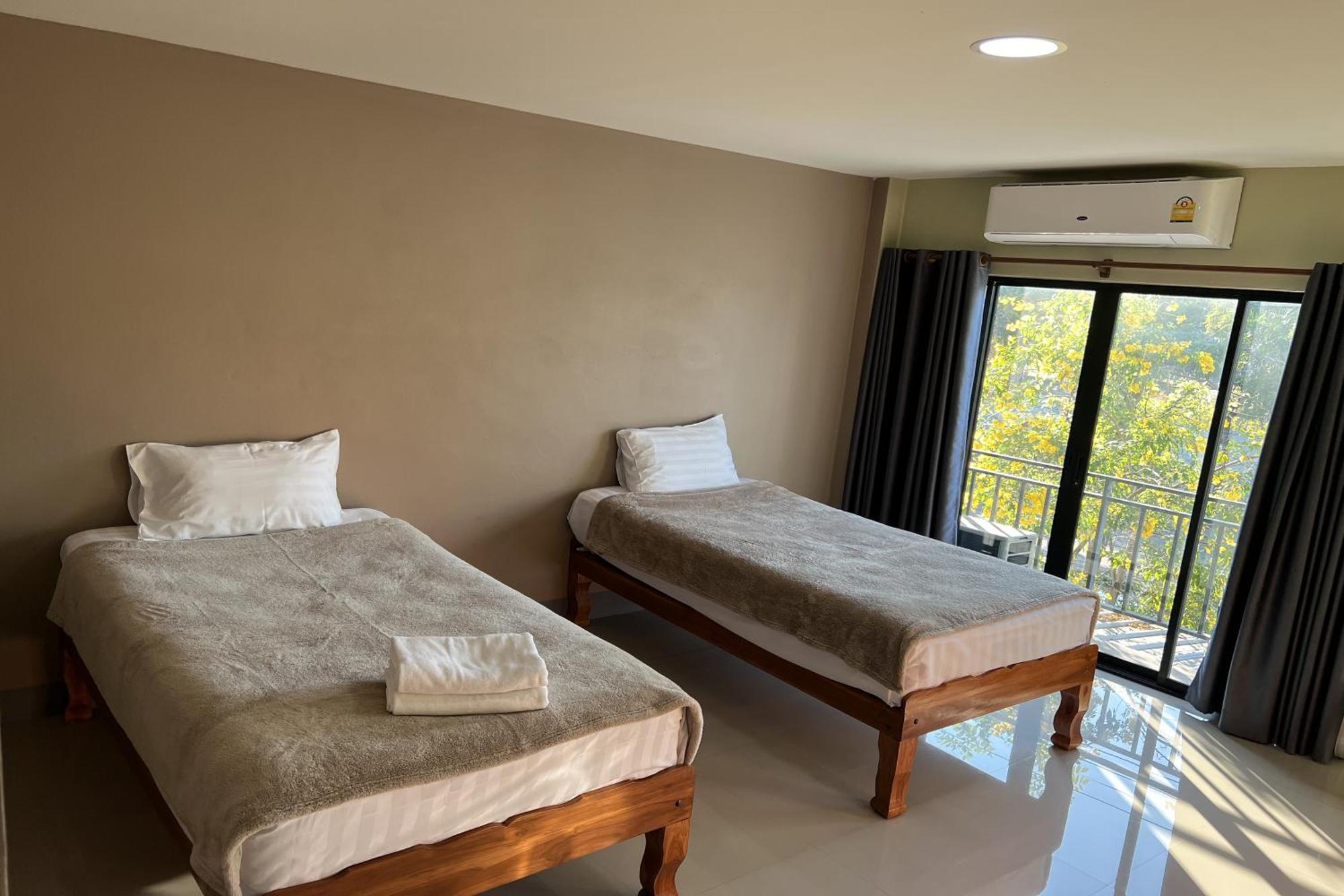 V Tharm Hotel Удонтхані Екстер'єр фото