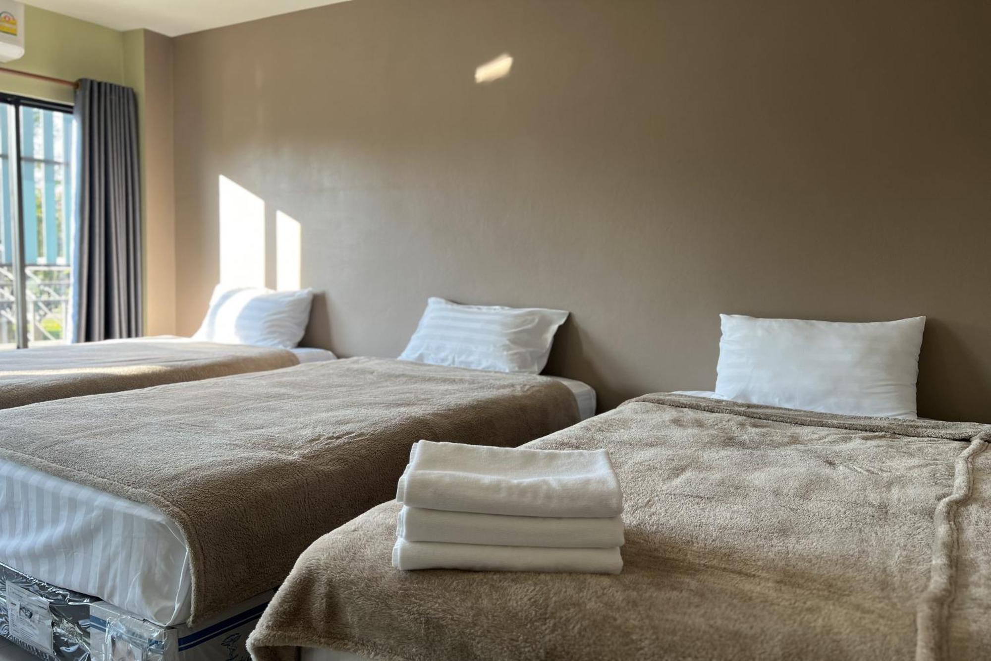 V Tharm Hotel Удонтхані Екстер'єр фото