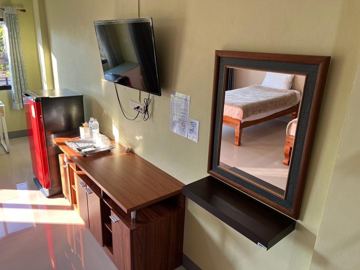 V Tharm Hotel Удонтхані Екстер'єр фото