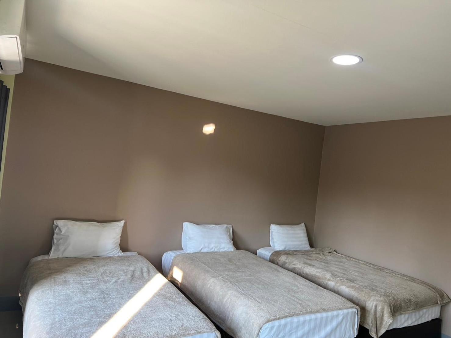 V Tharm Hotel Удонтхані Екстер'єр фото